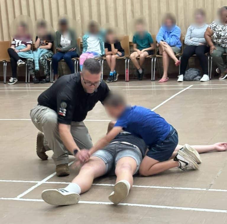 AfriForum bied selfverdediging-, noodhulpopleiding aan 70 kinders in Bloemfontein